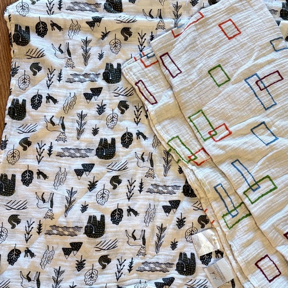 2 Aden & Anais Patterned Large Muslin Swaddle Blankets Adorable Soft - Picture 2 of 6